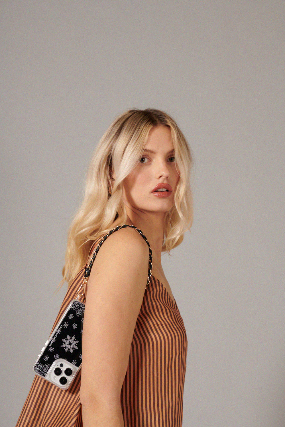 SHORT PHONE CHAIN - LOU BLACK